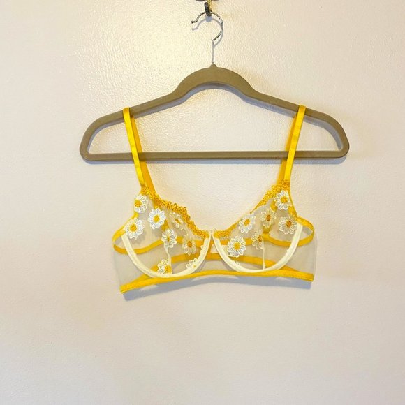 SHEIN Daisy Lace Bra Size Medium - Picture 1 of 2